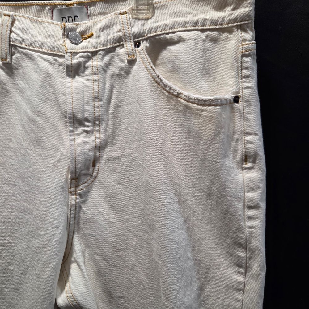 BDG Cowboy Jean 34 29-Inseam Distressed Cream Denim Raw Hem Straight Y2K Western - Picture 9 of 15